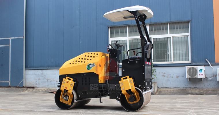 小型壓路機(jī)路面施工打滑怎么辦？